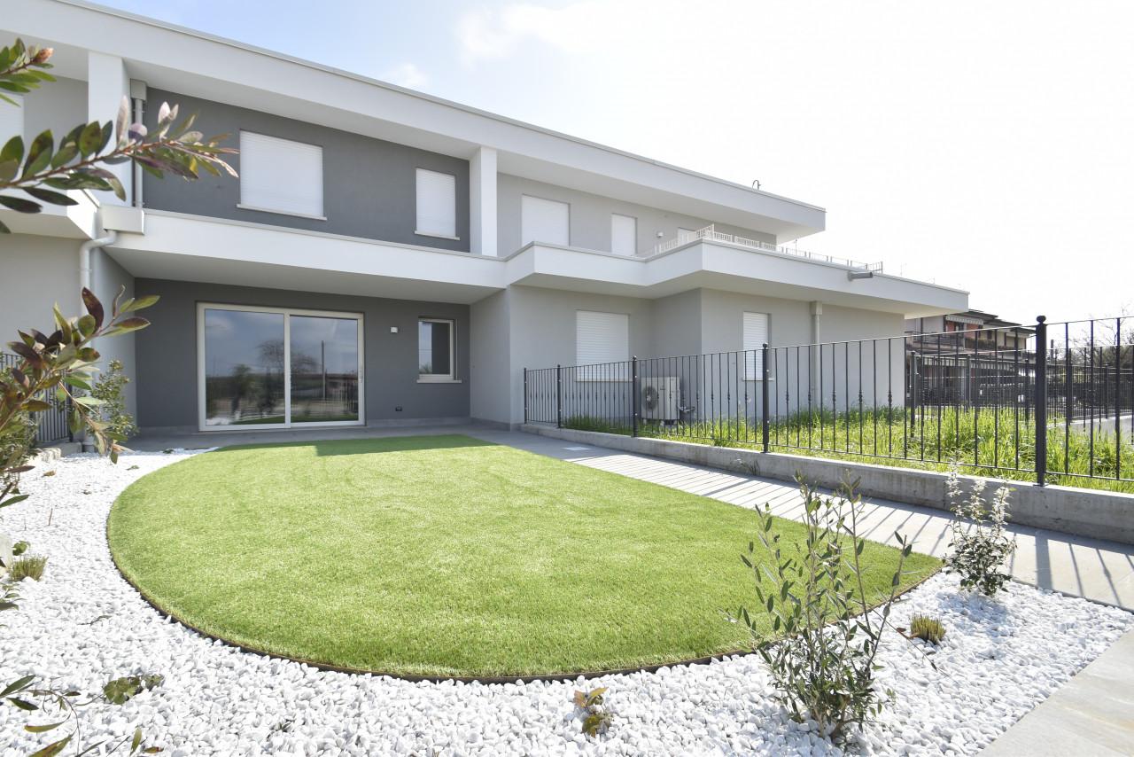 4 rooms Villa in Sona, Italy No. 9148