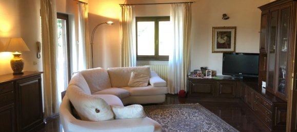 3 bedrooms Villa in Porto Valtravaglia, Italy No. 185762 2