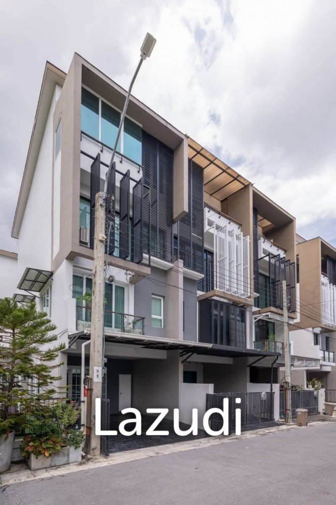 3 bedrooms Bungalow in Phra Khanong, Thailand No. 14487