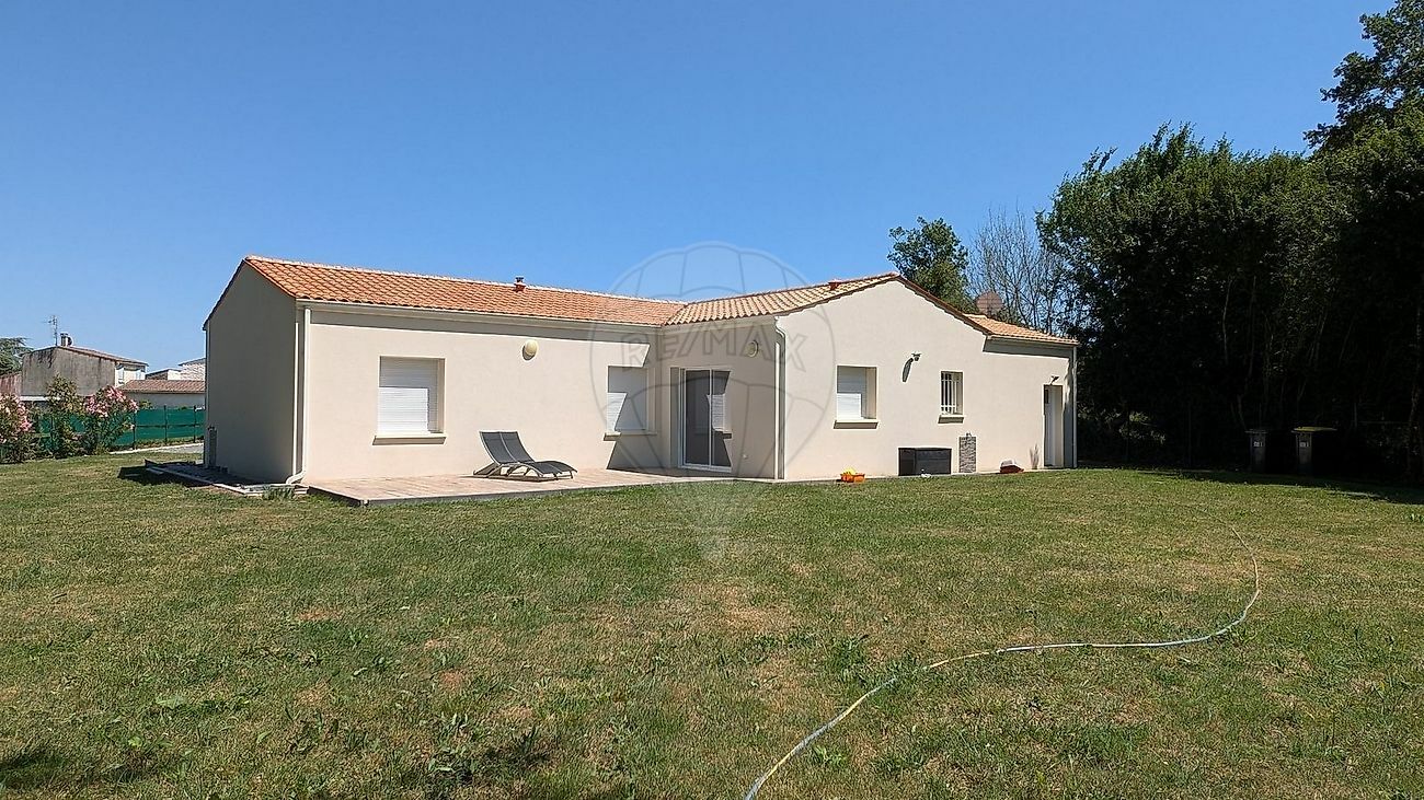3 bedrooms House in Corme-Ecluse, France No. 277485