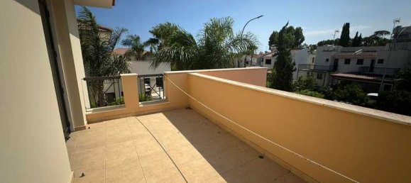 4 bedrooms House in Larnaca, Cyprus No. 13273 4