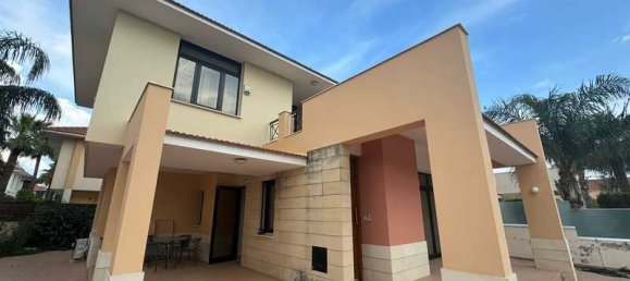 4 bedrooms House in Larnaca, Cyprus No. 13273 5