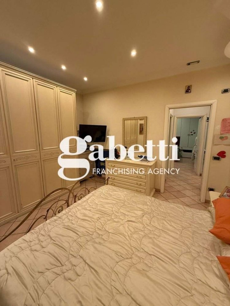 2 bedrooms Apartment in Rome, Italy No. 142777