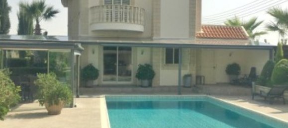 2 bedrooms Villa in Limassol, Cyprus No. 1833 2