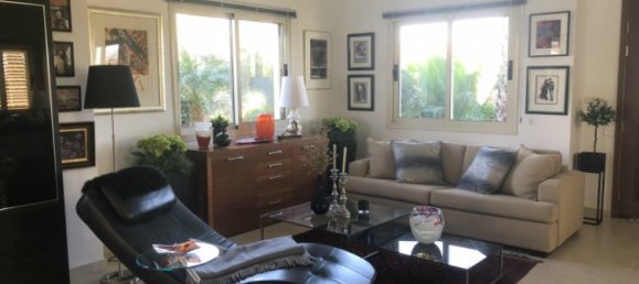 2 bedrooms Villa in Limassol, Cyprus No. 1833 3