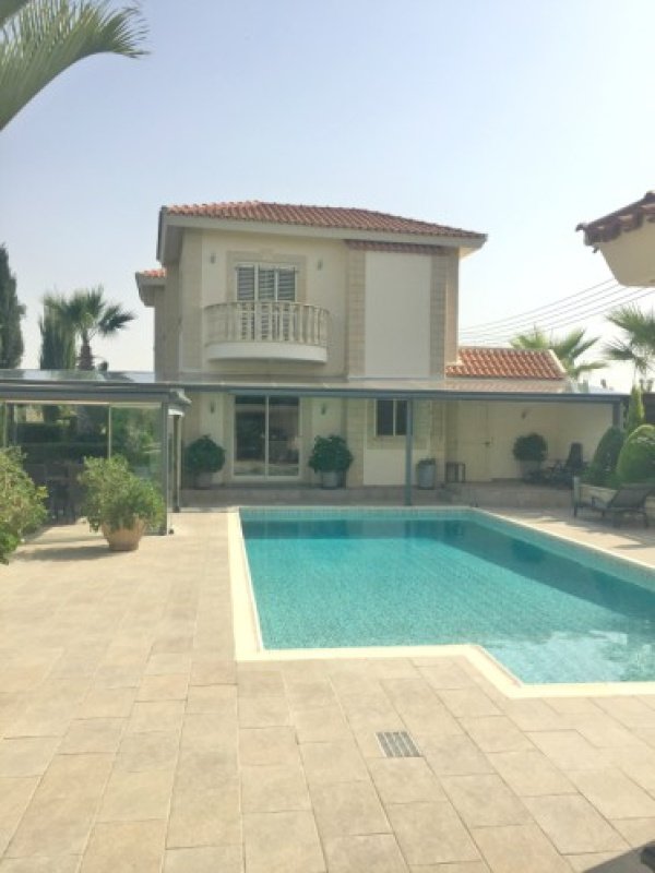 2 bedrooms Villa in Limassol, Cyprus No. 1833
