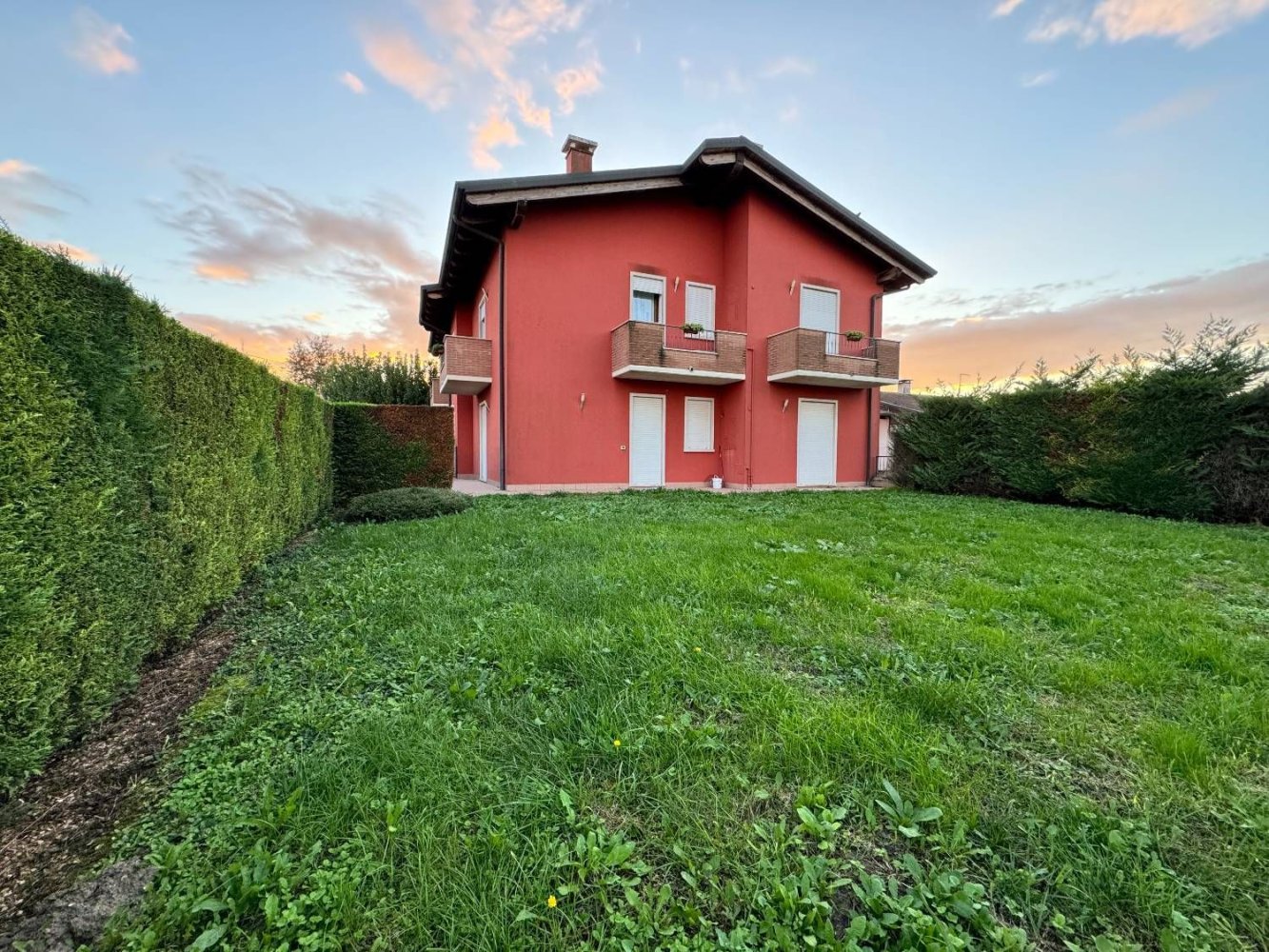 114m² Office in Urbana, Italy No. 218587