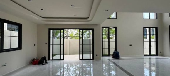 4 bedrooms Villa in Pattaya, Thailand No. 5399 3