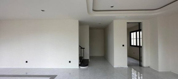 4 bedrooms Villa in Pattaya, Thailand No. 5399 2