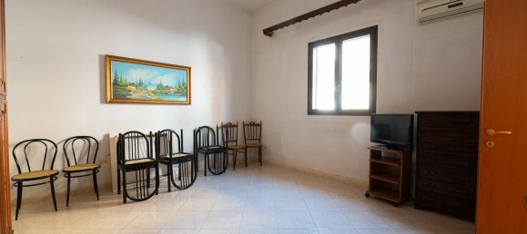 7 bedrooms House in Vittoria, Italy No. 341339 4