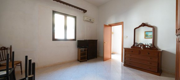 7 bedrooms House in Vittoria, Italy No. 341339 3