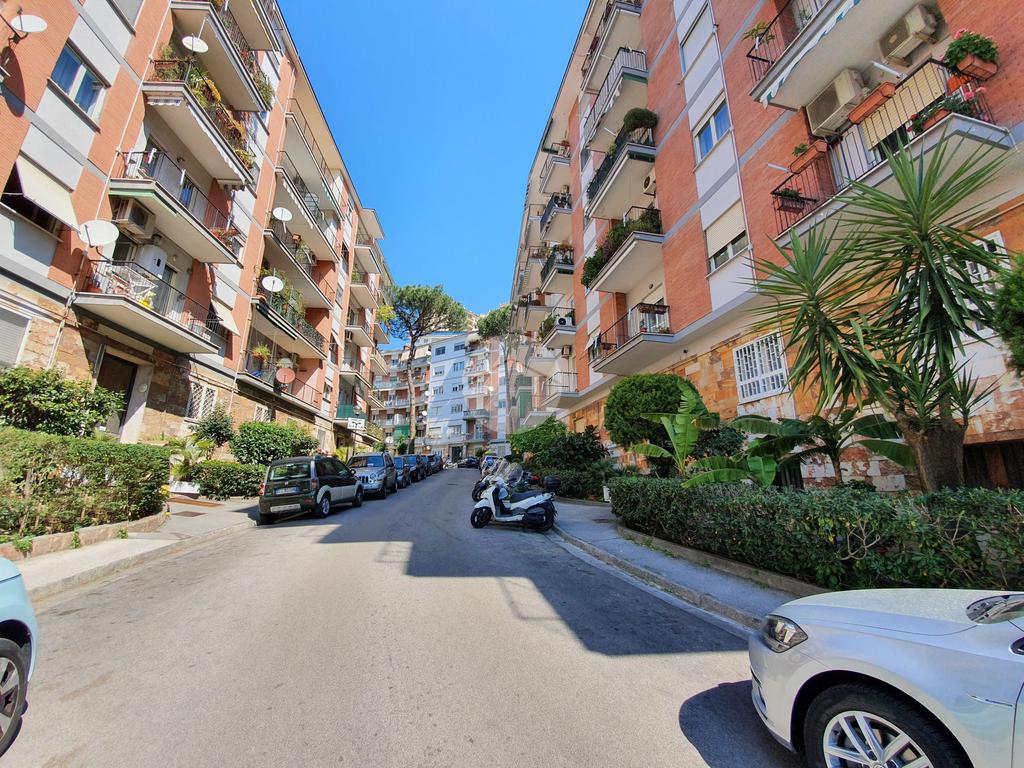 2 Schlafzimmer Wohnung in Naples, Italy, Nr. 273360