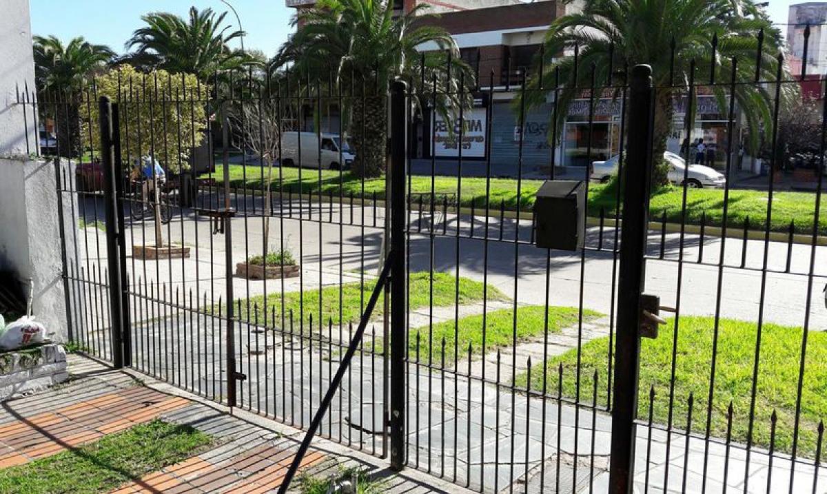 3 bedrooms House in Mar del Plata, Argentina No. 74367