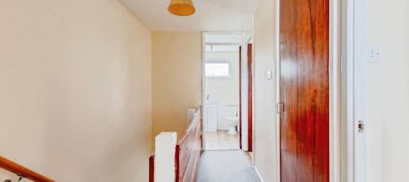 3 bedrooms House in Crawley, United Kingdom No. 6266 7