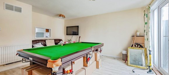 3 bedrooms House in Crawley, United Kingdom No. 6266 5