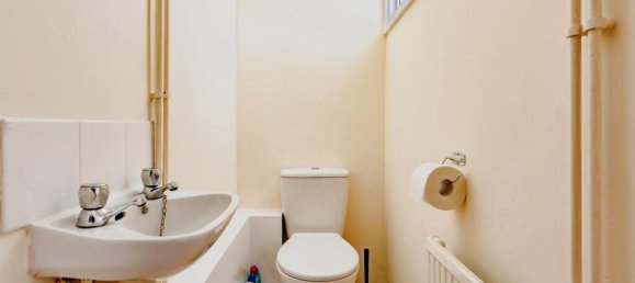 3 bedrooms House in Crawley, United Kingdom No. 6266 6