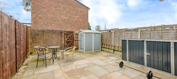 3 bedrooms House in Crawley, United Kingdom No. 6266 12