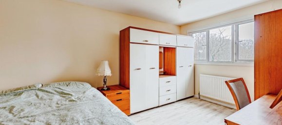 3 bedrooms House in Crawley, United Kingdom No. 6266 8