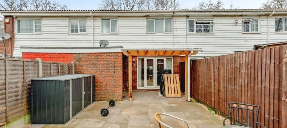 3 bedrooms House in Crawley, United Kingdom No. 6266 13