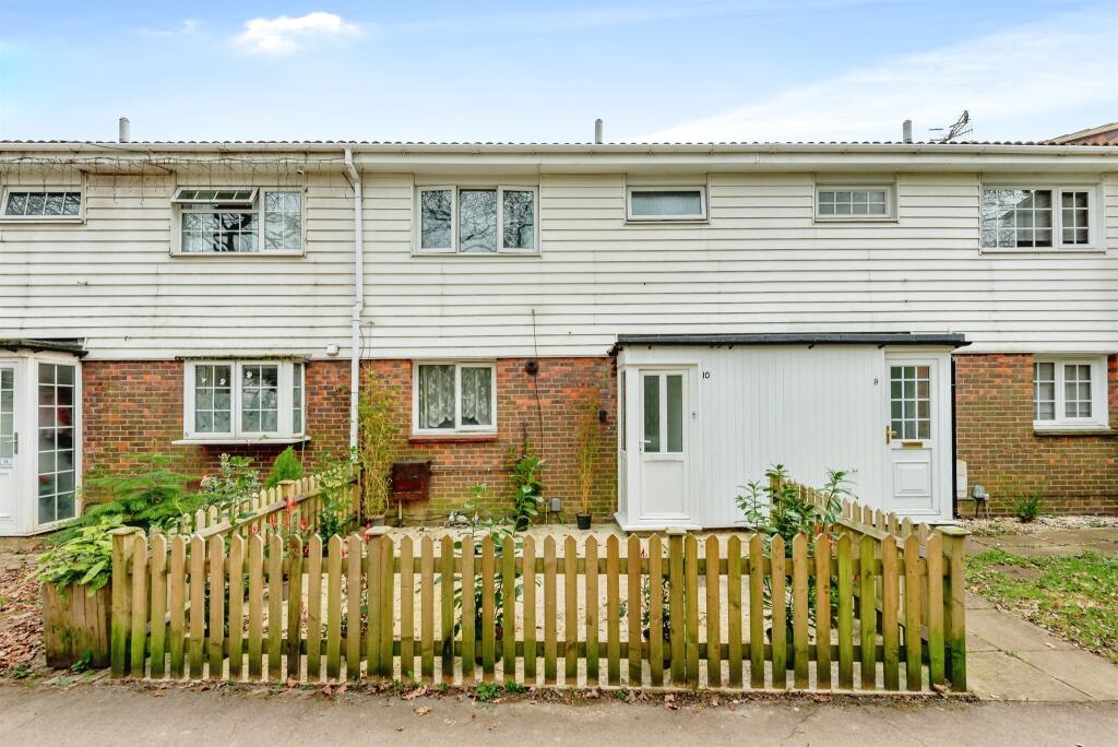 3 bedrooms House in Crawley, United Kingdom No. 6266