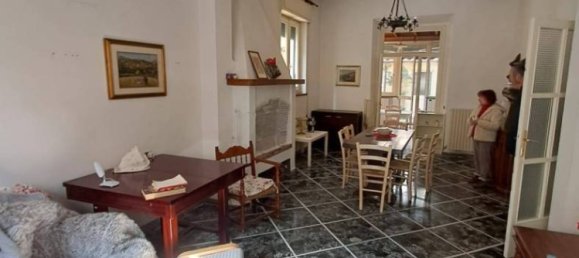 Casa de 4 dormitorios en Viareggio, Italy No. 16052 2