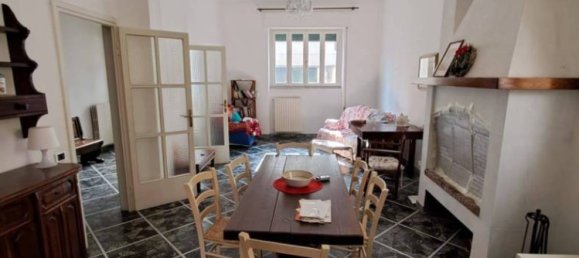 Casa de 4 dormitorios en Viareggio, Italy No. 16052 3