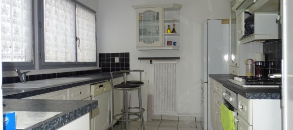 2 bedrooms Apartment in Creteil, France No. 350111 2