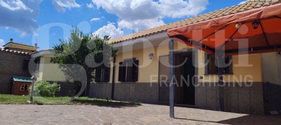 2 Schlafzimmer Haus in Rome, Italy, Nr. 364179 4