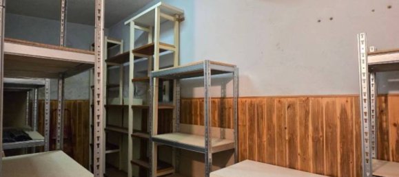 Entrepôt à Rome, Italy No. 305739 2