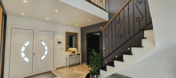 7 bedrooms House in Favrieux, France No. 327517 3