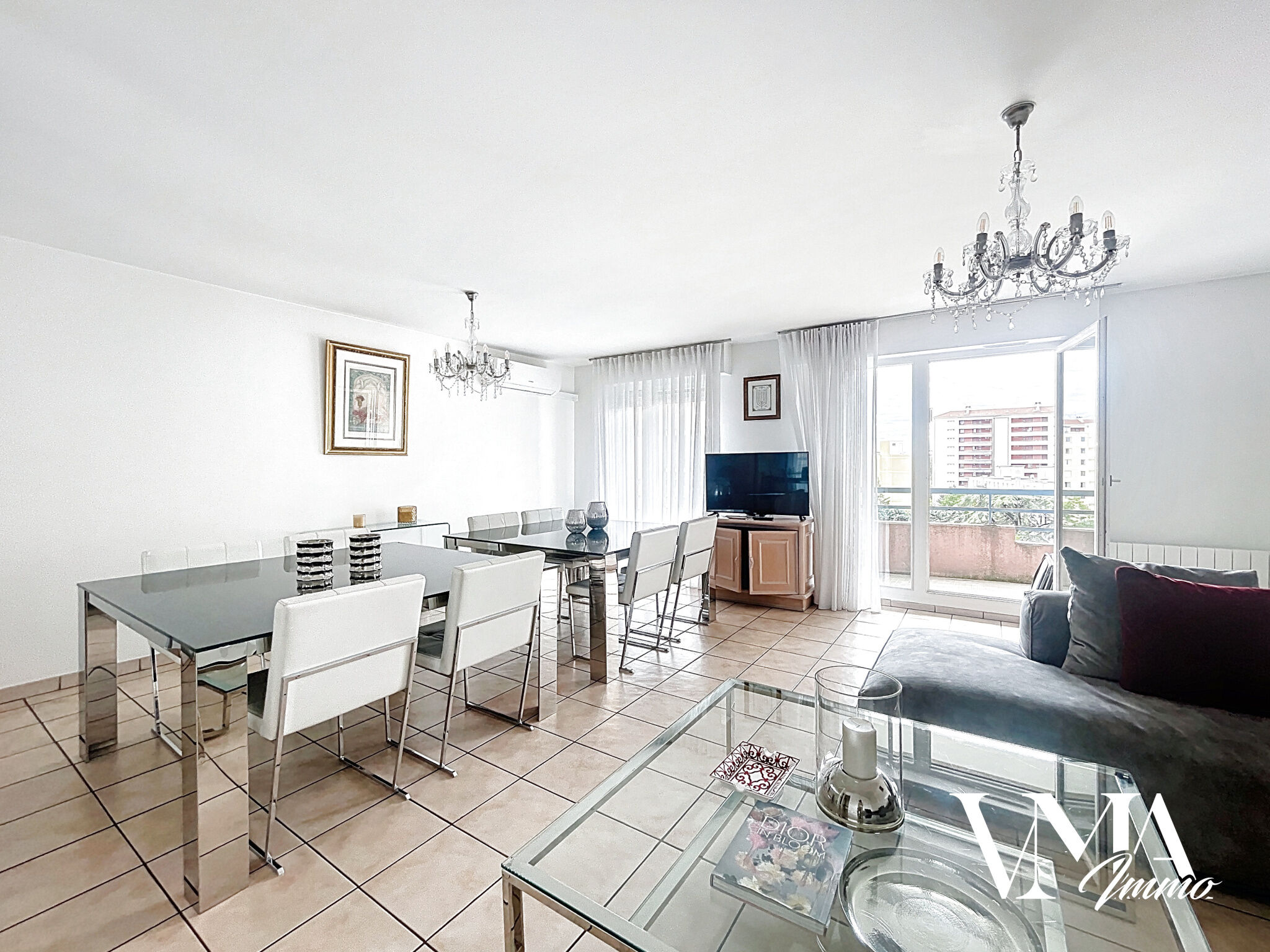 Apartamento de 3 dormitorios en Lyon, France No. 346520
