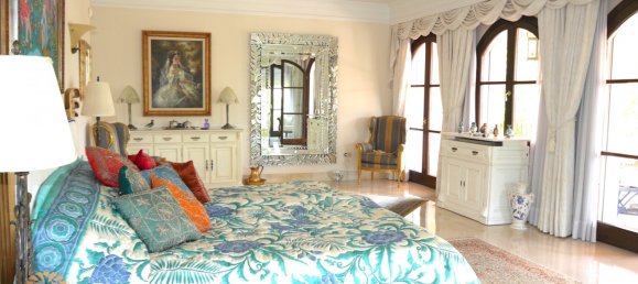 Villa de 4 dormitorios en Marbella, Spain No. 6197 13