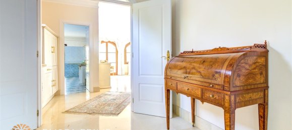 Villa de 4 dormitorios en Marbella, Spain No. 6197 27