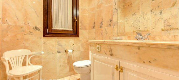 Villa de 4 dormitorios en Marbella, Spain No. 6197 5