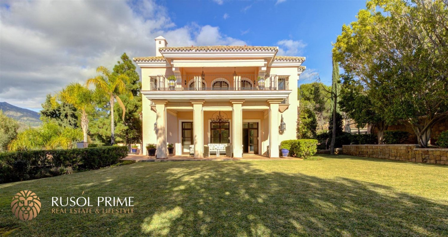 Villa de 4 dormitorios en Marbella, Spain No. 6197