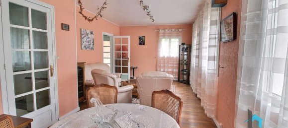 3 bedrooms House in Nogent-le-Roi, France No. 221016 2