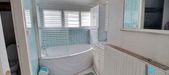 3 bedrooms House in Nogent-le-Roi, France No. 221016 8