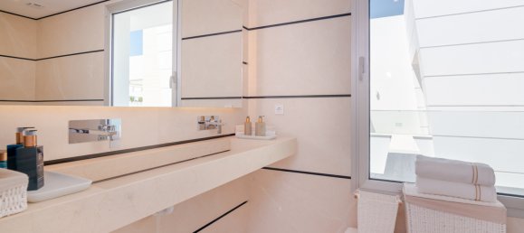 4 bedrooms Villa in San Pedro de Alcantara, Spain No. 582 13