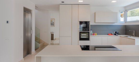 4 bedrooms Villa in San Pedro de Alcantara, Spain No. 582 26