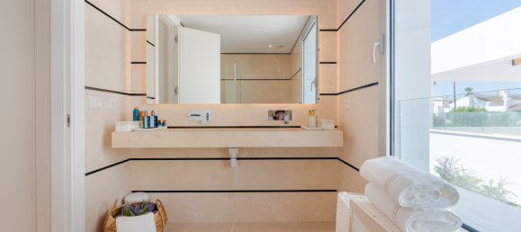 4 bedrooms Villa in San Pedro de Alcantara, Spain No. 582 14