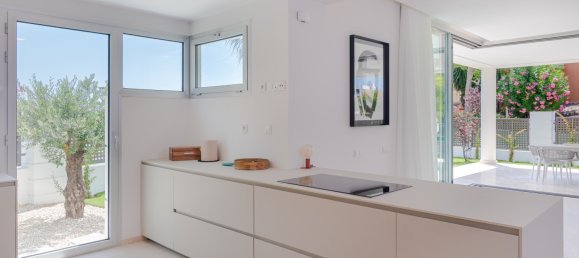 4 bedrooms Villa in San Pedro de Alcantara, Spain No. 582 29