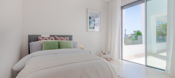 4 bedrooms Villa in San Pedro de Alcantara, Spain No. 582 5