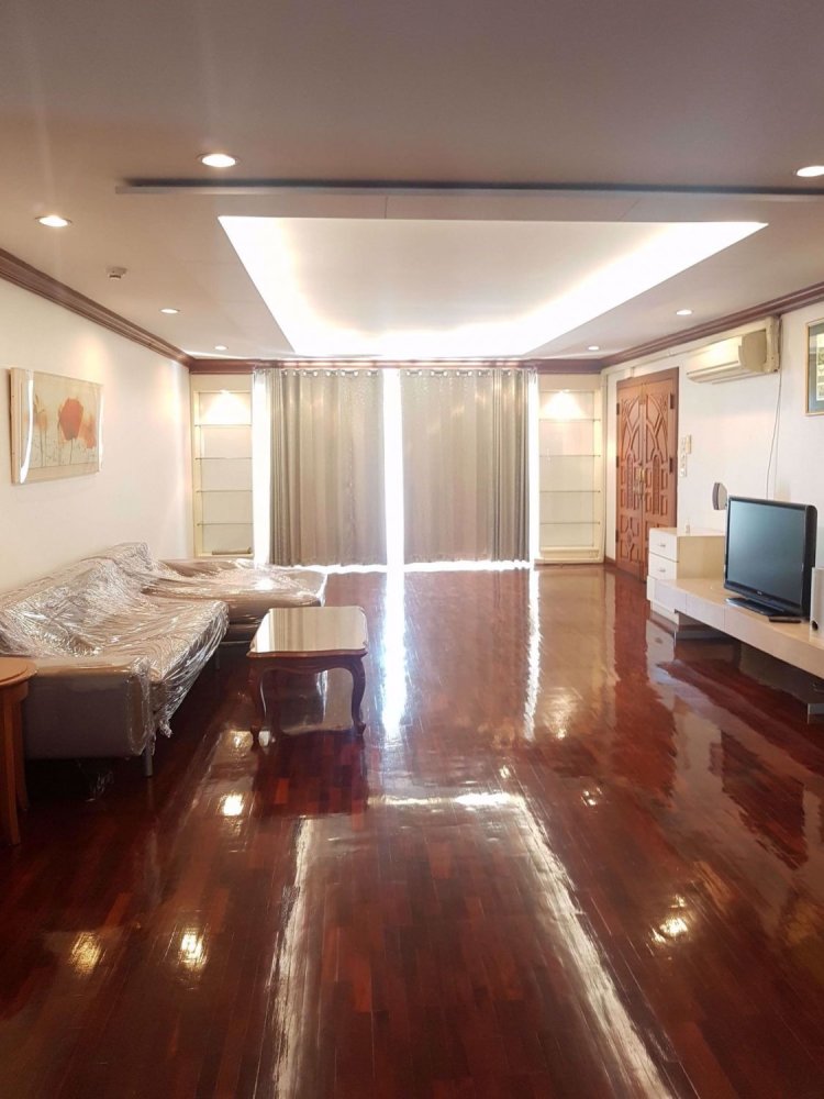 2 bedrooms Condo in Khlong Toei, Thailand No. 4353