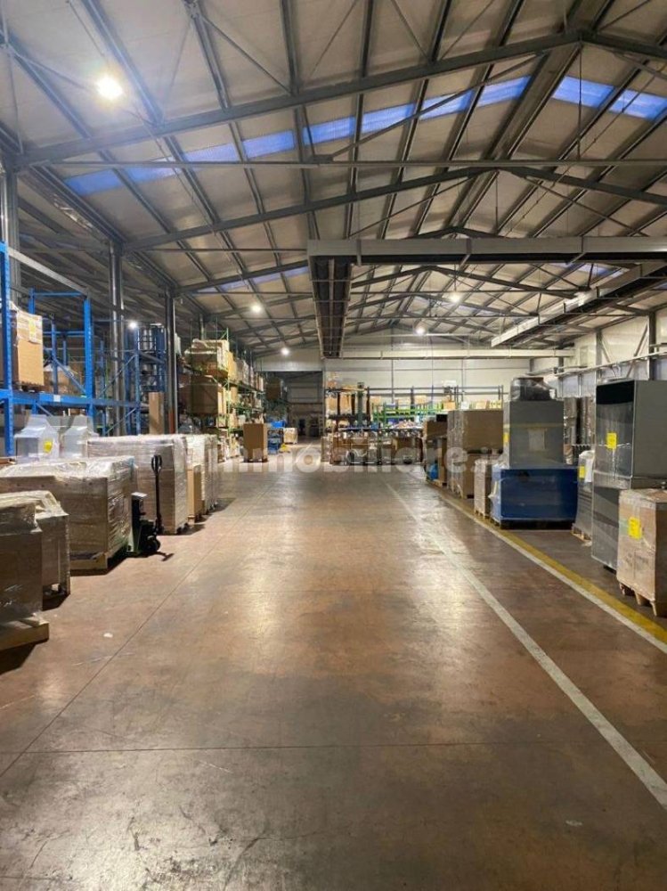 2 rooms Warehouse in Limena, Italy No. 168354
