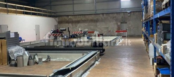 2 rooms Warehouse in Limena, Italy No. 168354 5