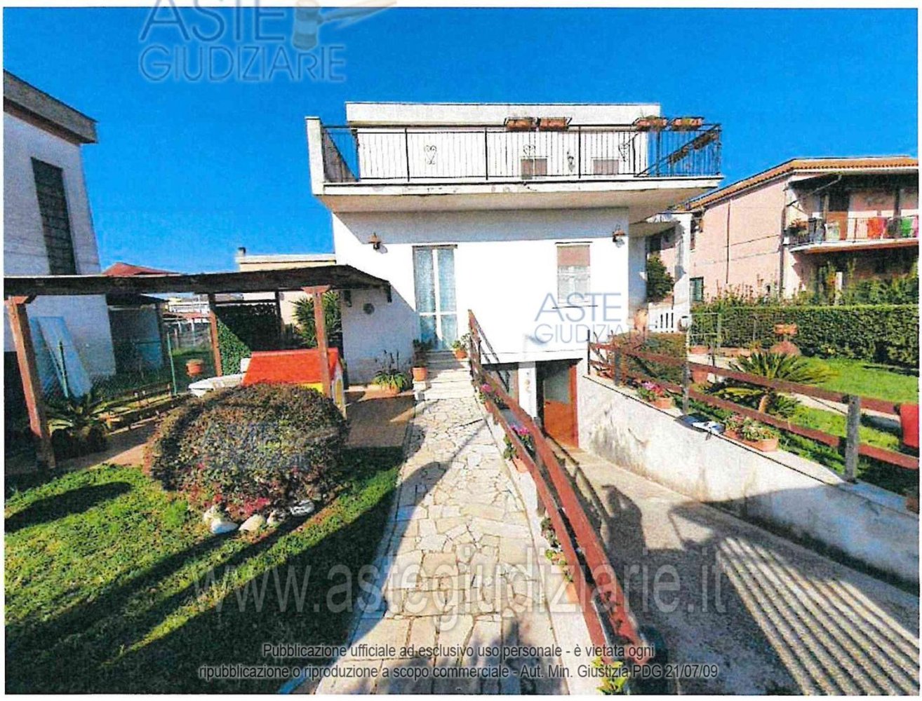 11 rooms House in Aprilia, Italy No. 97771