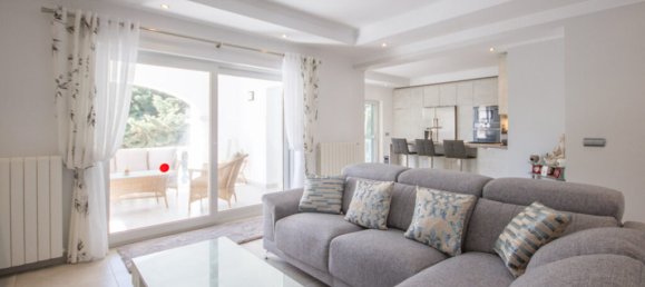 3 bedrooms Villa in Marbella, Spain No. 95097 4