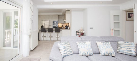 3 bedrooms Villa in Marbella, Spain No. 95097 3