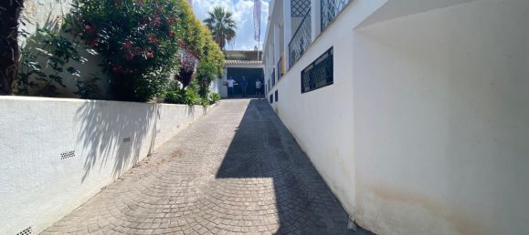 5 bedrooms Villa in Marbella, Spain No. 146653 4