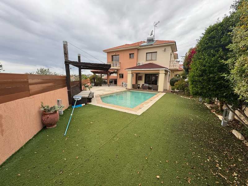 4 bedrooms Commercial property in Kolossi, Cyprus No. 20686